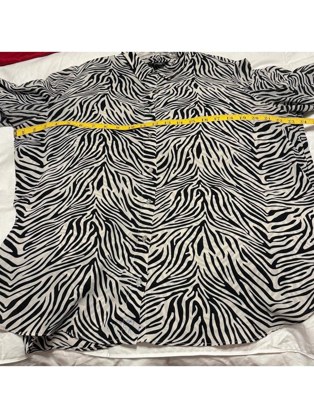 Jones New York Black White Zebra Print Button Down Shirt Women's 1X Lightweight - Picture 5 of 7